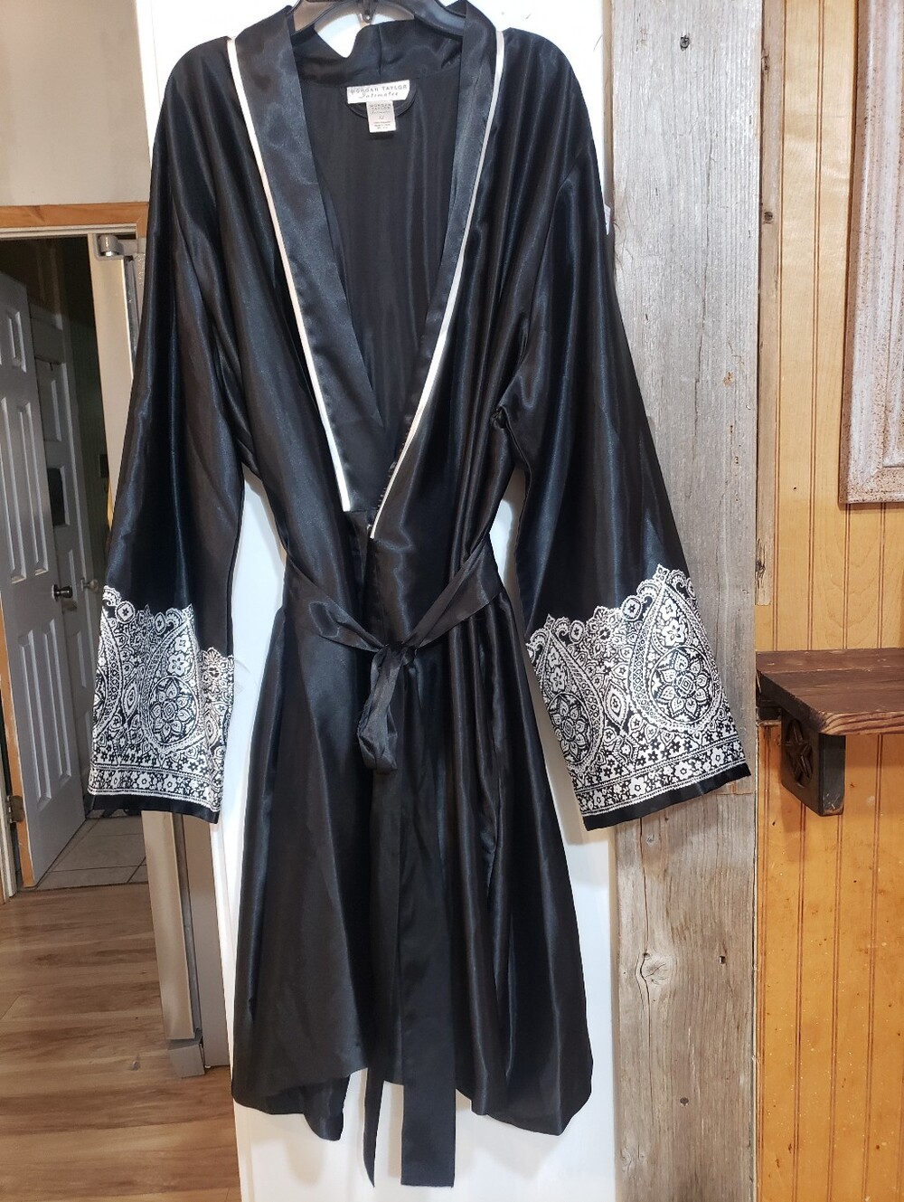 Morgan Taylor XL Black Satin Kimoni Robe White Paisley Design On Wide Sleeves